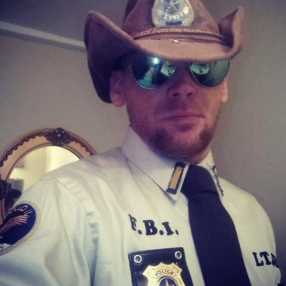 Meet your Posher, Aaron - Picture 7 of 8